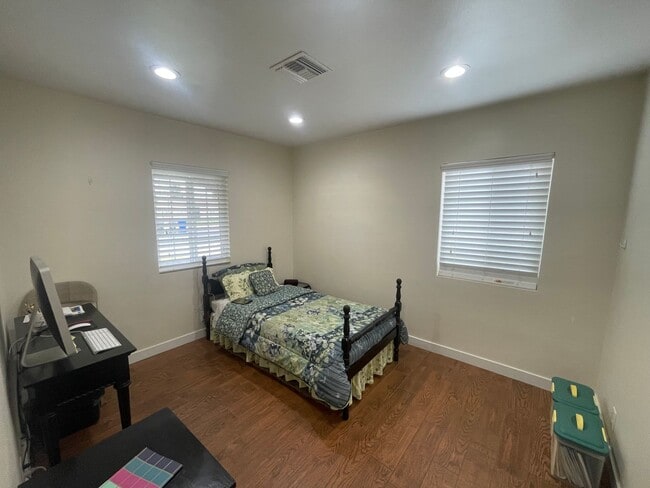 Building Photo - Beautifully Renovated 2-Bedroom Front Home...