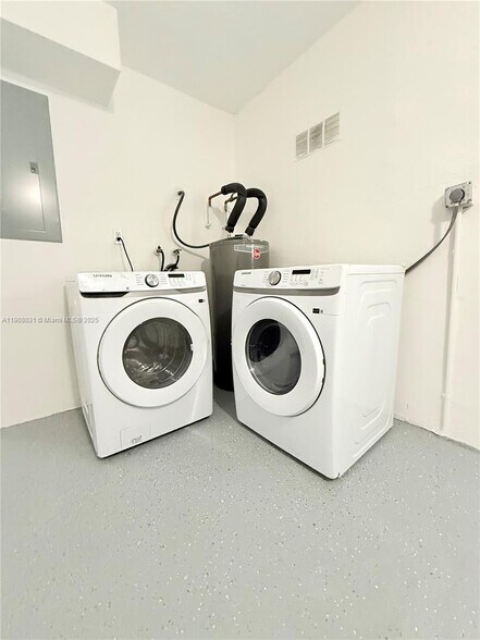 Building Photo - 6708 Camelia Dr