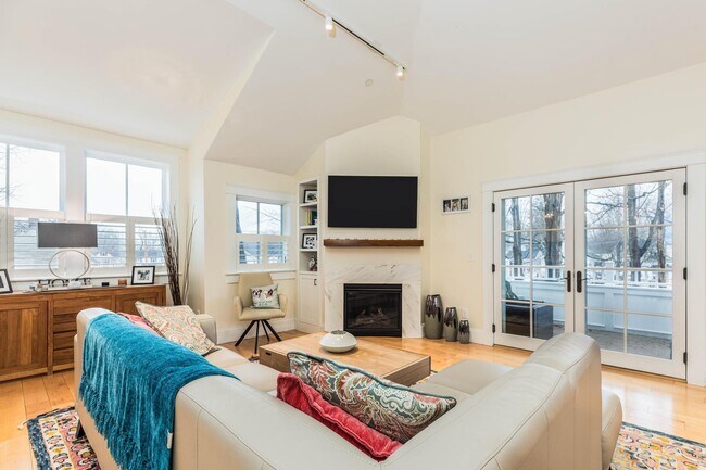 Building Photo - 1 Franklin St