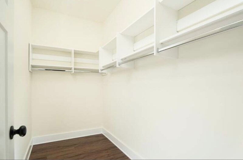 Building Photo - 2226 Riverside Dr