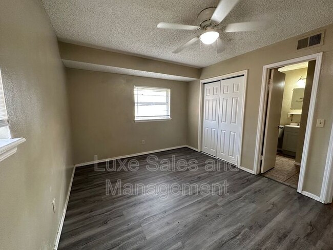 Building Photo - 621 Lotus Ave