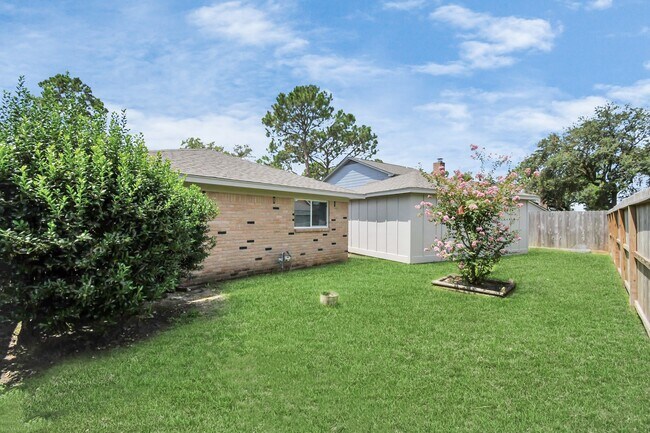 Building Photo - 9726 Springmont Dr