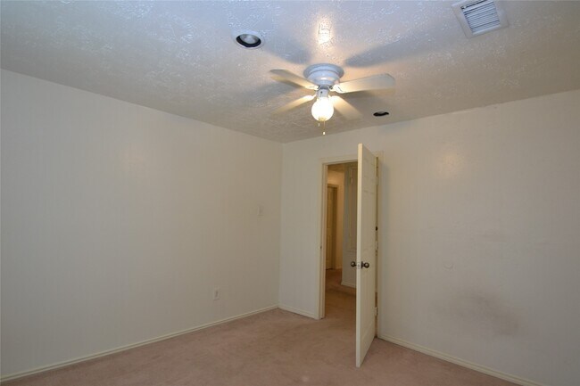Building Photo - 12410 Meadow Briar Dr