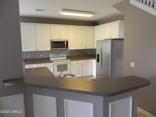 Building Photo - 130 Pinecrest Dr