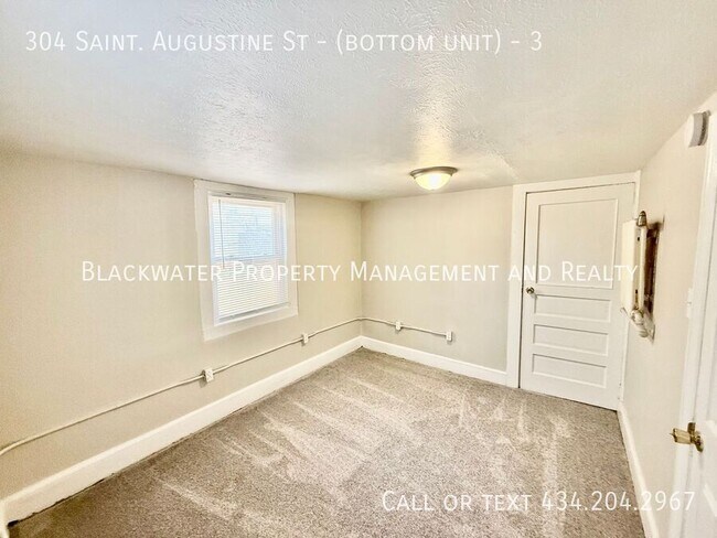 Building Photo - 304 St Augustine St