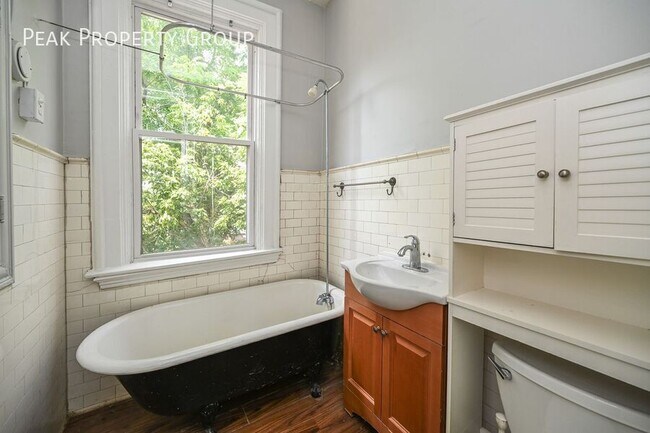 Building Photo - 2431 Ohio Ave