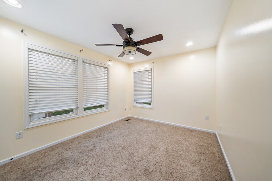 Building Photo - 3114 Raintree Dr