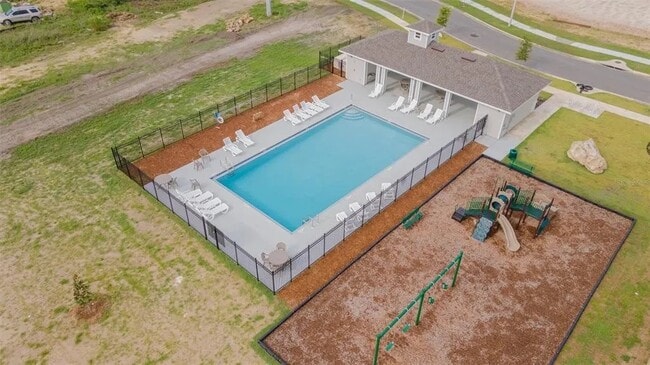 Building Photo - 6670 SW 13th Ln