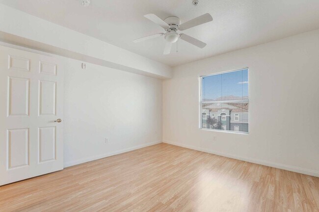 Building Photo - Modern 1-Bedroom Oasis: Prime Location!