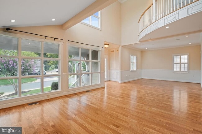 Building Photo - 5905 Lone Oak Dr