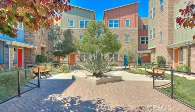 Building Photo - 8872 Maple Ave