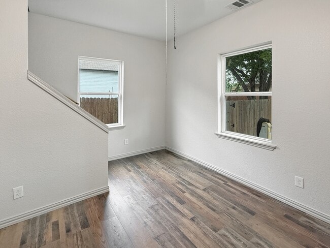 Building Photo - 2424 Mckinley Ave