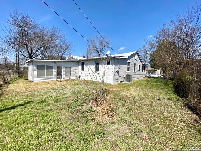 Building Photo - 178 Sweetbriar Ave