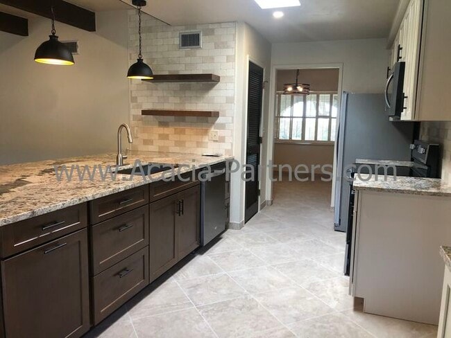 Building Photo - Newly Remolded Three bedroom home with pool and spa