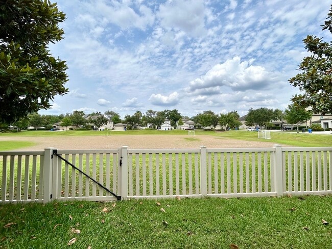 Building Photo - 4Bdrm 3Bath Spacious Home located in Misty...
