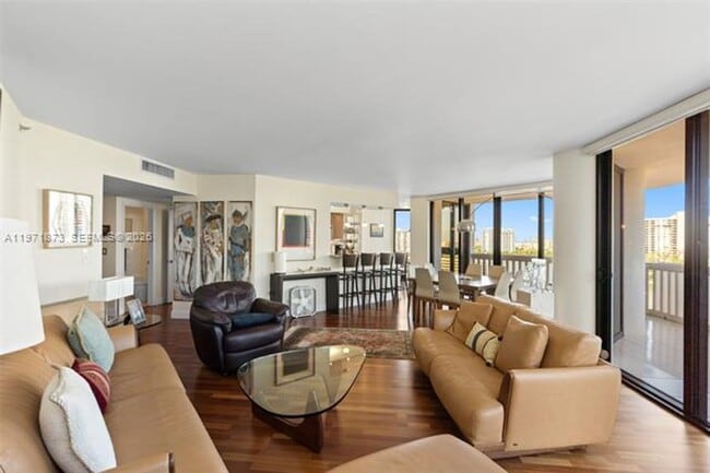 Building Photo - 1000 W Island Blvd