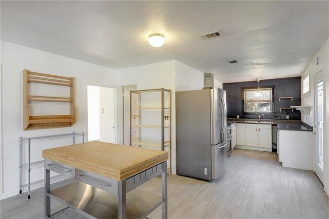 Building Photo - 1104 Tillery St