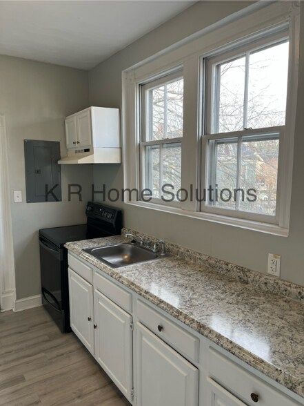 Building Photo - 246 Hatton St