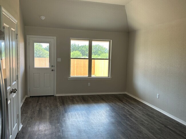 Building Photo - Bryan - 3 bedroom / 2 bath home in Bonham Trace neighborhood in North Bryan,