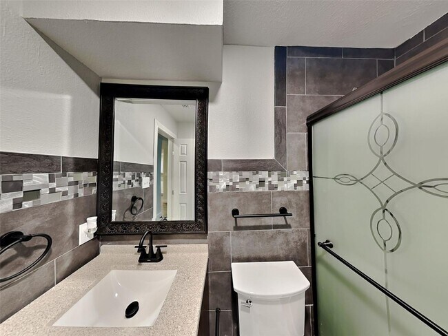 Building Photo - 3 BR/1.5BA | Renovated Single Family Home | 1-Car Garage | Gated backyard