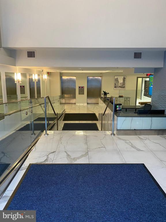 Building Photo - 200 Lombard St