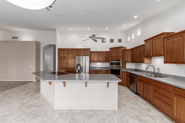 Building Photo - Long term rental in Oakwood with private pool