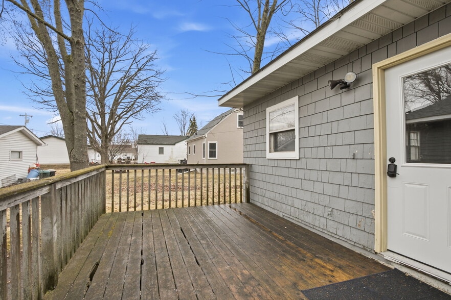 Building Photo - 355 Central Ave N