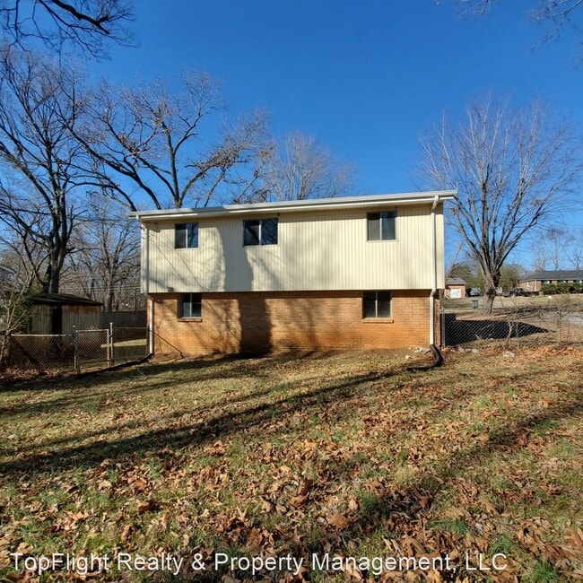 Building Photo - 4 br, 1 bath House - 108 Airport Rd.