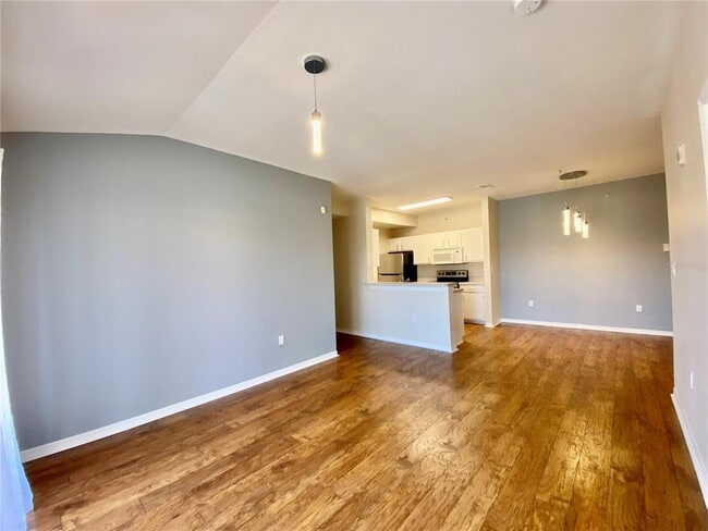 Building Photo - 5467 Vineland Rd