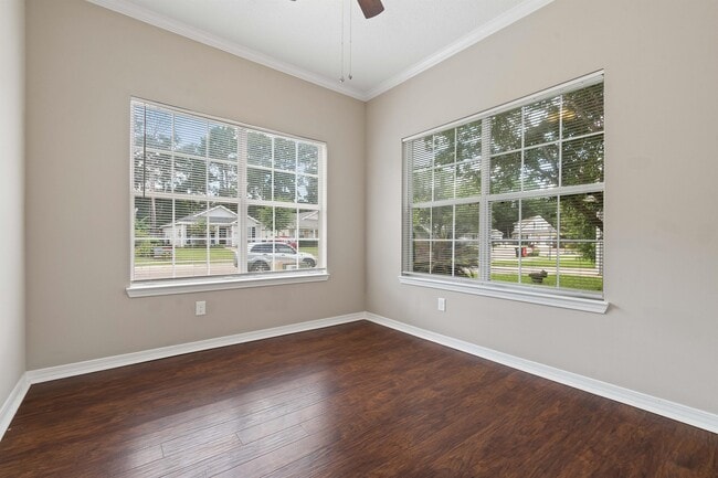 Building Photo - 2033 Post Oak Ct