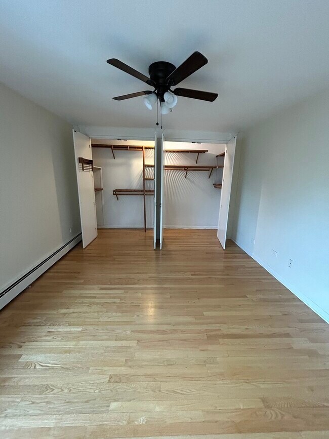 Building Photo - 401 W Webster Ave