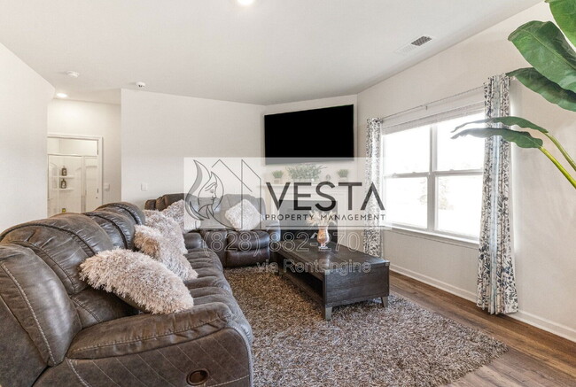 Building Photo - 240 Ridgeview Ln