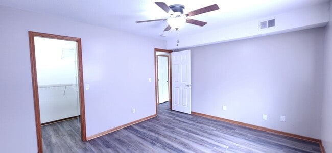 Building Photo - One Bedroom Condo For Rent