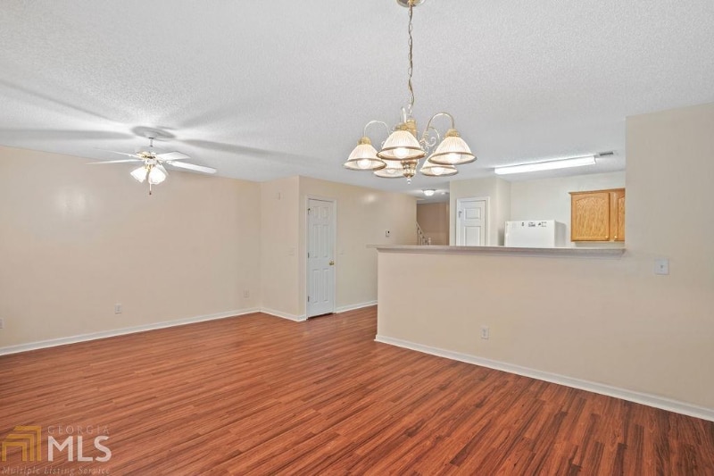 Building Photo - 6213 Hickory Ln Cir