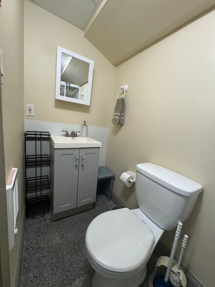 Building Photo - 31 Tapley Ave