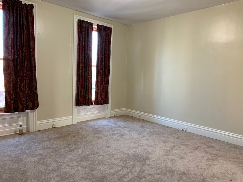 Large master Bedroom - 804 Main St
