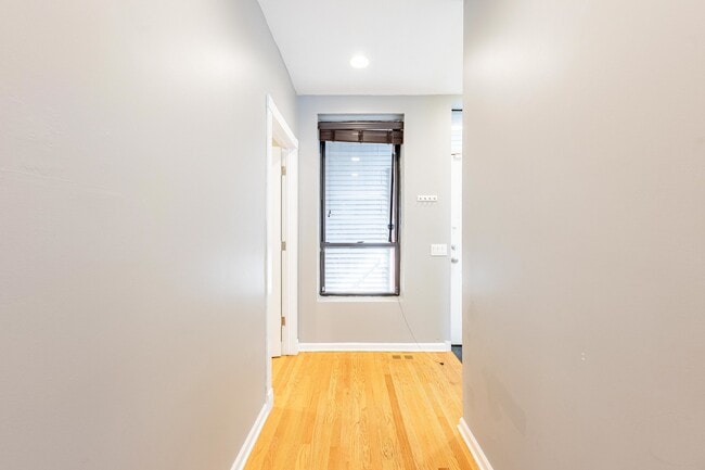 Building Photo - 1519 W Thomas St