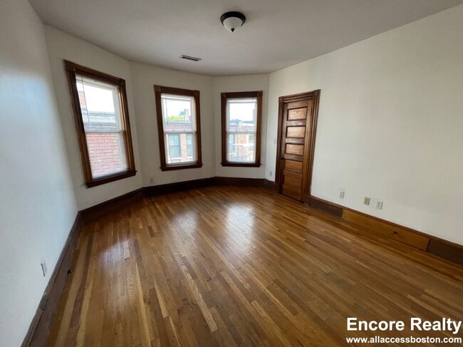 Building Photo - 8-8 Sunset St