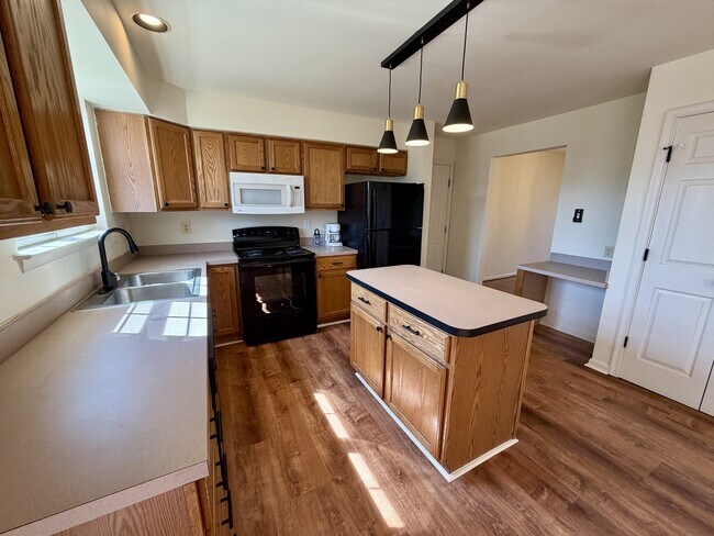 Building Photo - 197 Glenhurst Dr