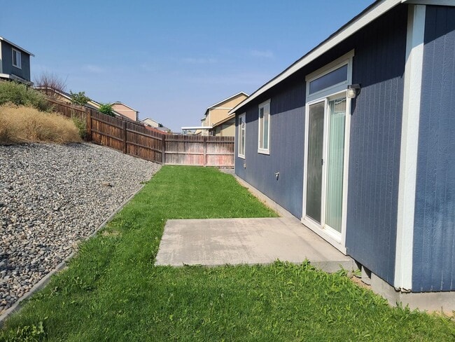 Building Photo - House with Garage & All Appliances