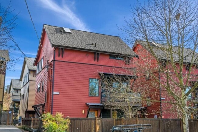 Building Photo - 3 bedroom in Seattle WA 98117