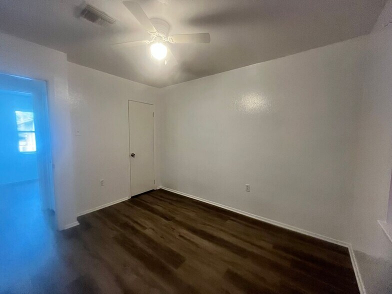 Building Photo - 240 Azalea Dr