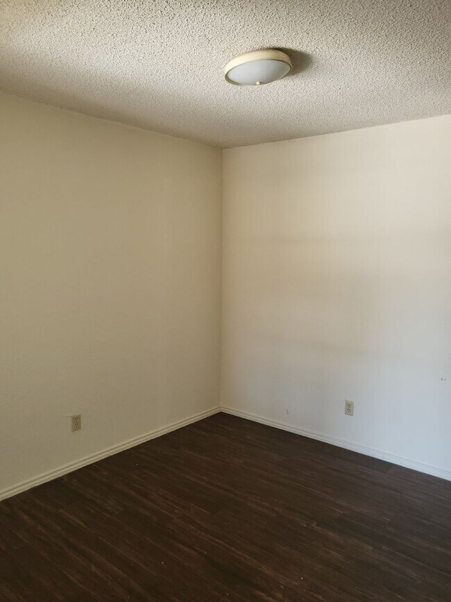 Building Photo - 1741 Crest Grove Dr