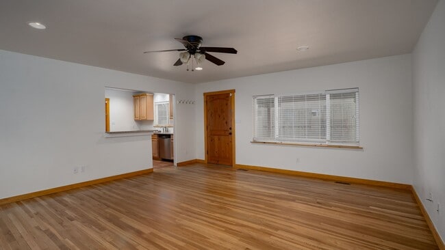 Building Photo - 524A Juniper Dr