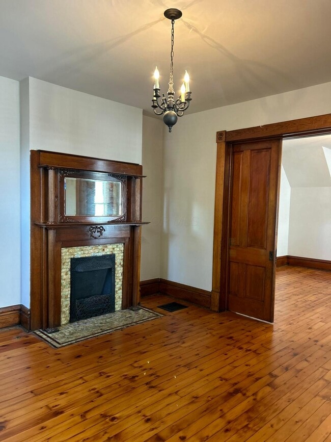 Building Photo - 118 E Kossuth St