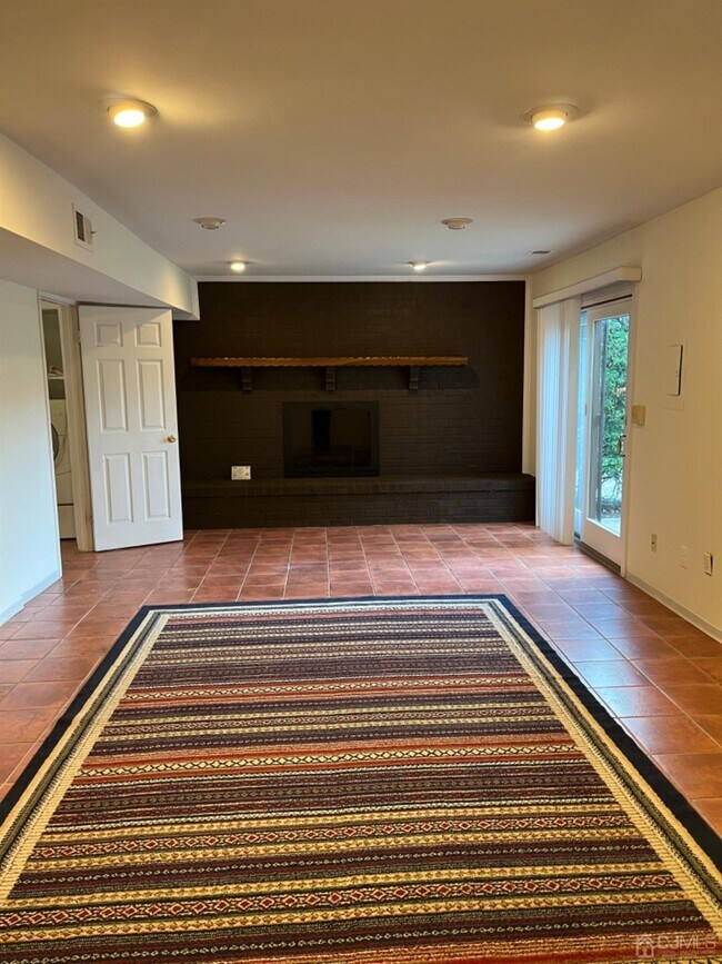 Building Photo - 3601 N Oaks Blvd