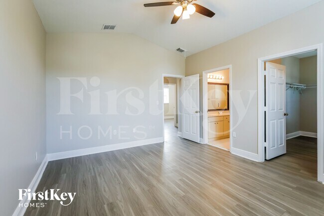 Building Photo - 2530 NE 41st Terrace