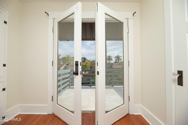 Building Photo - 69 W Lynwood St