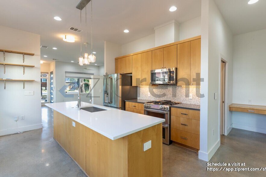 Building Photo - 3133 Govalle Ave