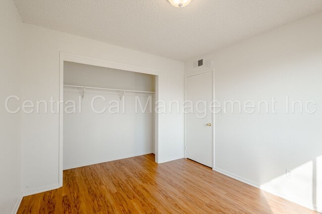 Building Photo - 617 30th St